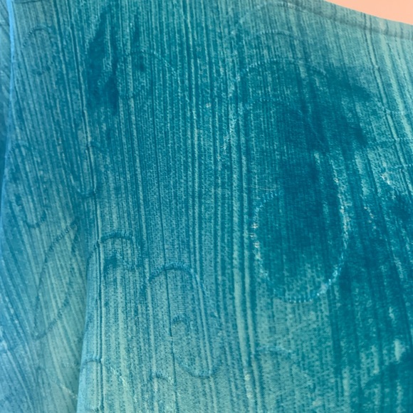 Avenue plus size 18/20 gorgeous teal top with opening in back - Picture 5 of 9